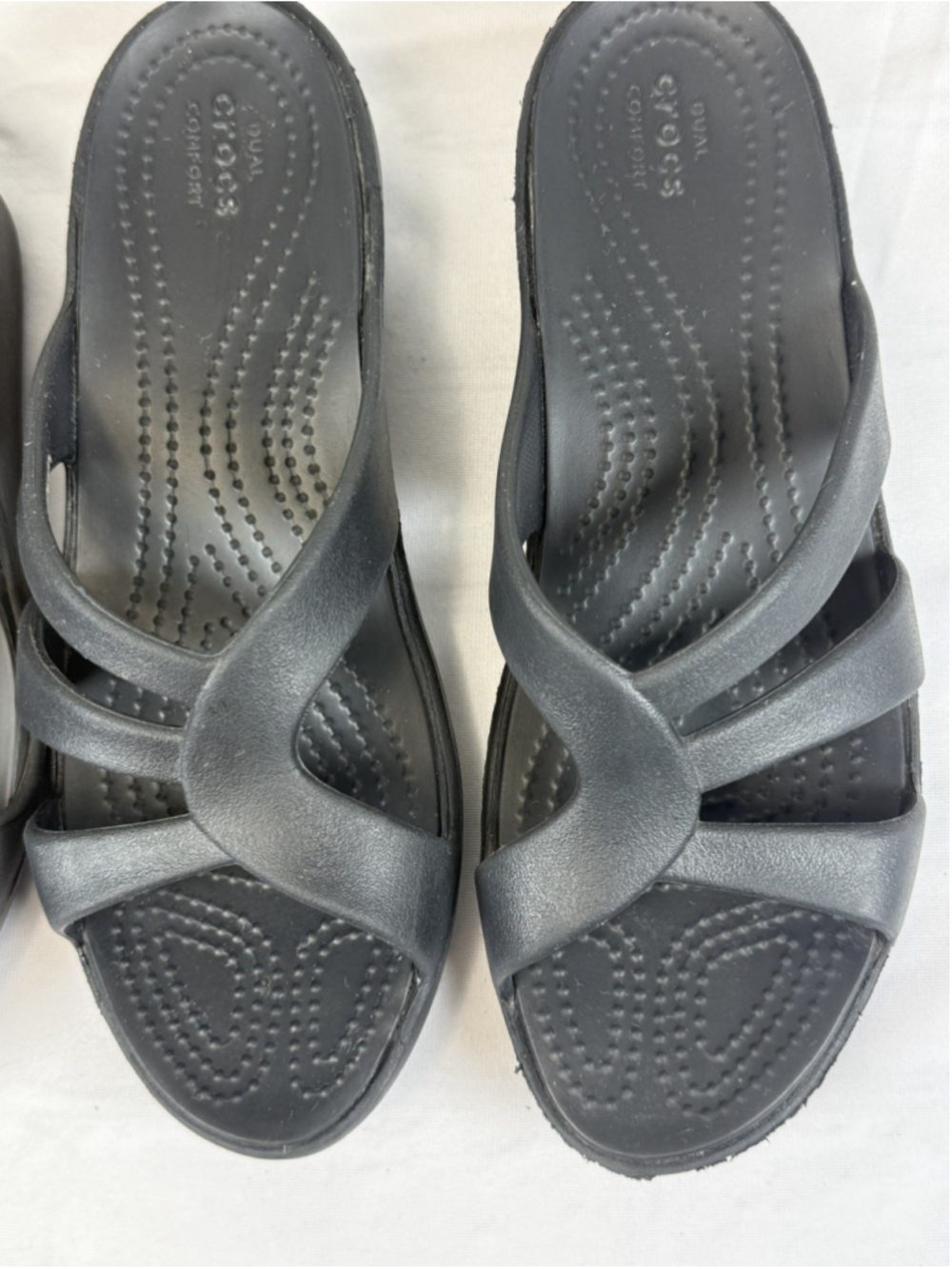 Lot of 2 Crocs Women’s 8 Sanrah Dual Comfort Wedge Slide Sandals Black Gray - Picture 3 of 10